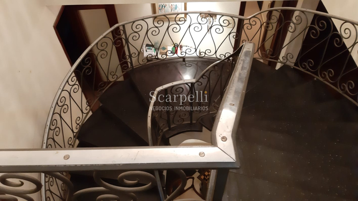 Casa ID.11083 - Importante Residencia de estilo Sureño Americano con importante terreno y casi 400 m2 edificados.-