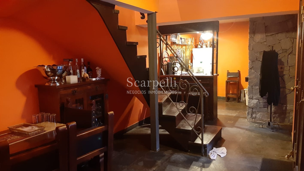 Casa ID.11083 - Importante Residencia de estilo Sureño Americano con importante terreno y casi 400 m2 edificados.-