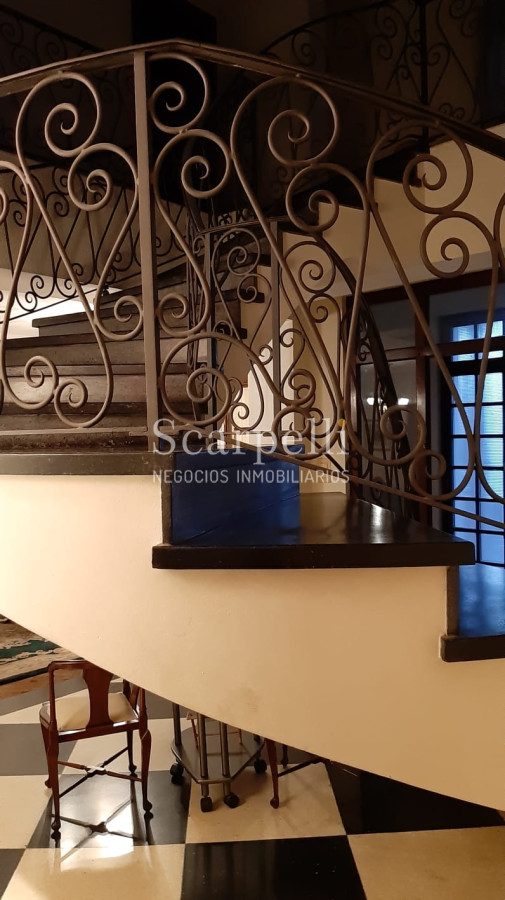 Casa ID.11083 - Importante Residencia de estilo Sureño Americano con importante terreno y casi 400 m2 edificados.-