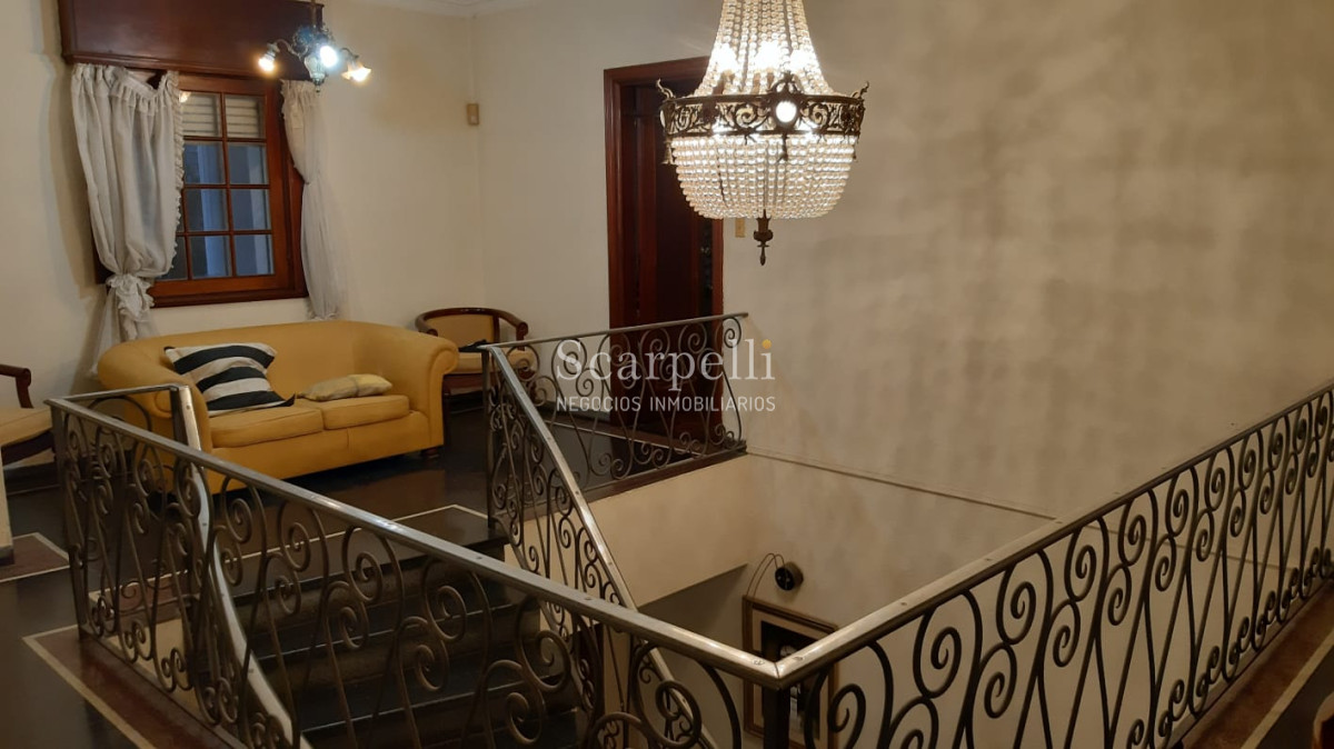 Casa ID.11083 - Importante Residencia de estilo Sureño Americano con importante terreno y casi 400 m2 edificados.-