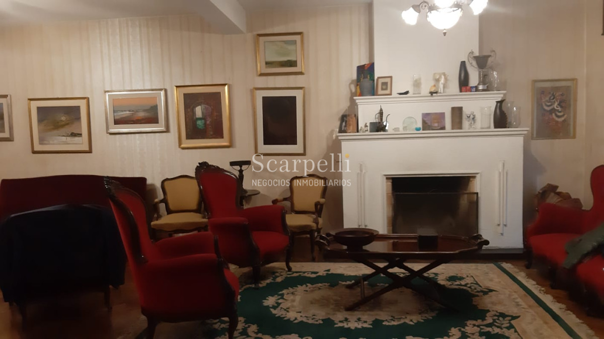 Casa ID.11083 - Importante Residencia de estilo Sureño Americano con importante terreno y casi 400 m2 edificados.-