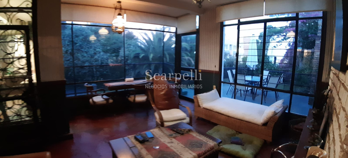 Casa ID.11083 - Importante Residencia de estilo Sureño Americano con importante terreno y casi 400 m2 edificados.-