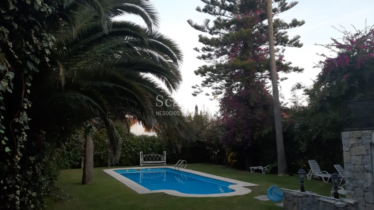 Casa ID.11083 - Importante Residencia de estilo Sureño Americano con importante terreno y casi 400 m2 edificados.-