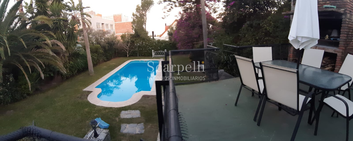 Casa ID.11083 - Importante Residencia de estilo Sureño Americano con importante terreno y casi 400 m2 edificados.-