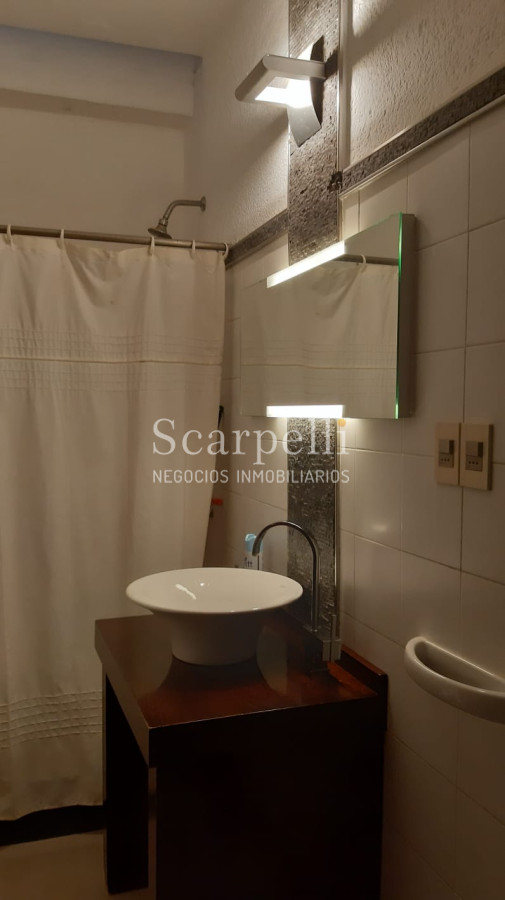 Casa ID.11083 - Importante Residencia de estilo Sureño Americano con importante terreno y casi 400 m2 edificados.-