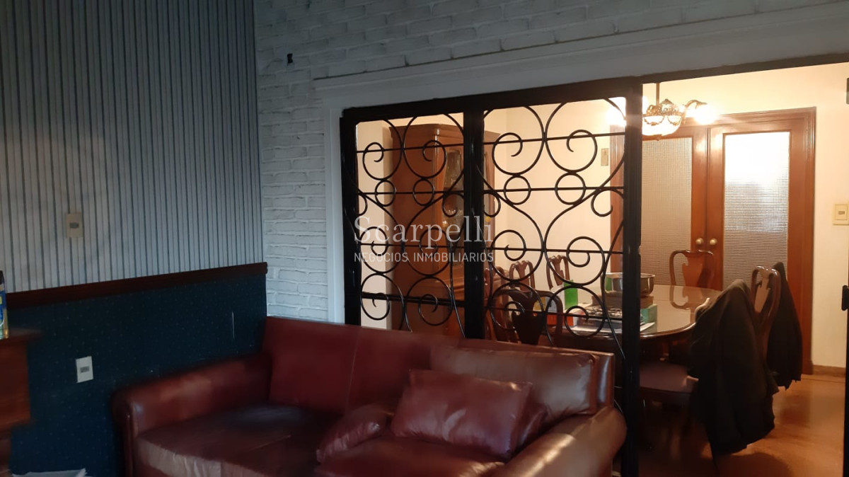 Casa ID.11083 - Importante Residencia de estilo Sureño Americano con importante terreno y casi 400 m2 edificados.-