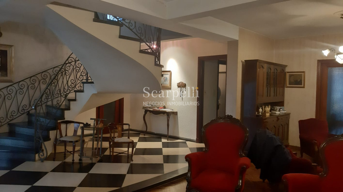 Casa ID.11083 - Importante Residencia de estilo Sureño Americano con importante terreno y casi 400 m2 edificados.-