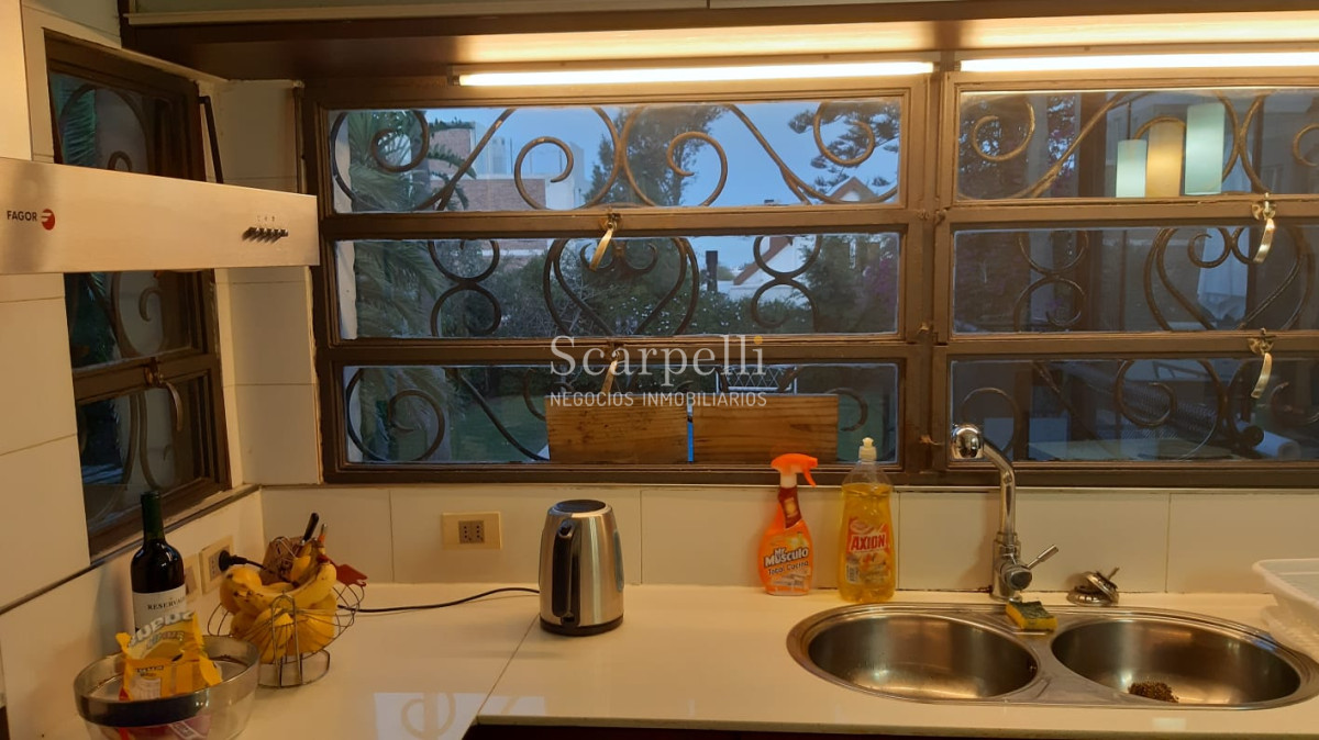 Casa ID.11083 - Importante Residencia de estilo Sureño Americano con importante terreno y casi 400 m2 edificados.-