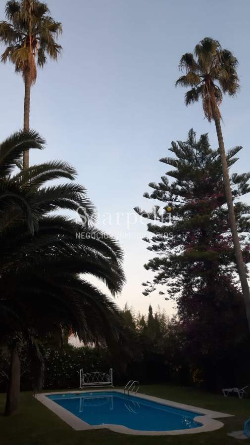 Casa ID.11083 - Importante Residencia de estilo Sureño Americano con importante terreno y casi 400 m2 edificados.-