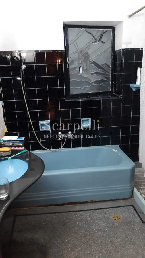 Casa ID.11083 - Importante Residencia de estilo Sureño Americano con importante terreno y casi 400 m2 edificados.-