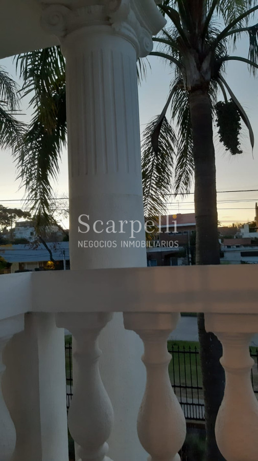 Casa ID.11083 - Importante Residencia de estilo Sureño Americano con importante terreno y casi 400 m2 edificados.-