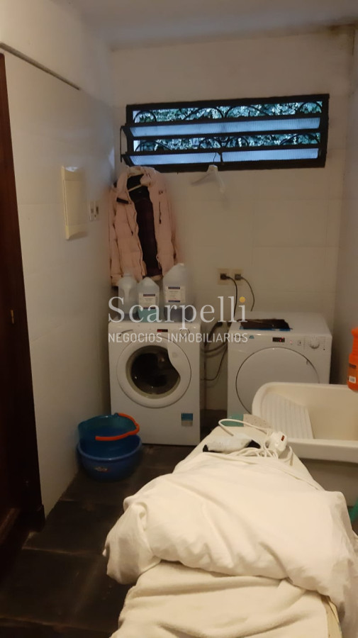 Casa ID.11083 - Importante Residencia de estilo Sureño Americano con importante terreno y casi 400 m2 edificados.-