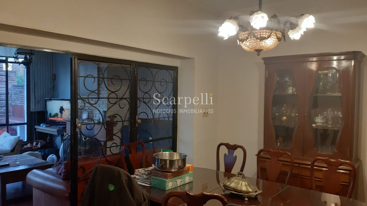 Casa ID.11083 - Importante Residencia de estilo Sureño Americano con importante terreno y casi 400 m2 edificados.-