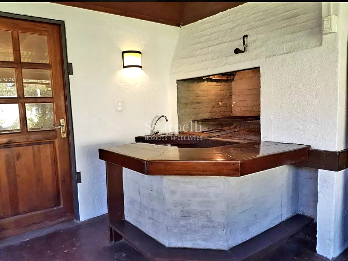 Casa ID.11464 - Precioso Chalet 1 planta Zona Colegios a mts de Av. Italia y toda la locomoción. Inmejorable entorno