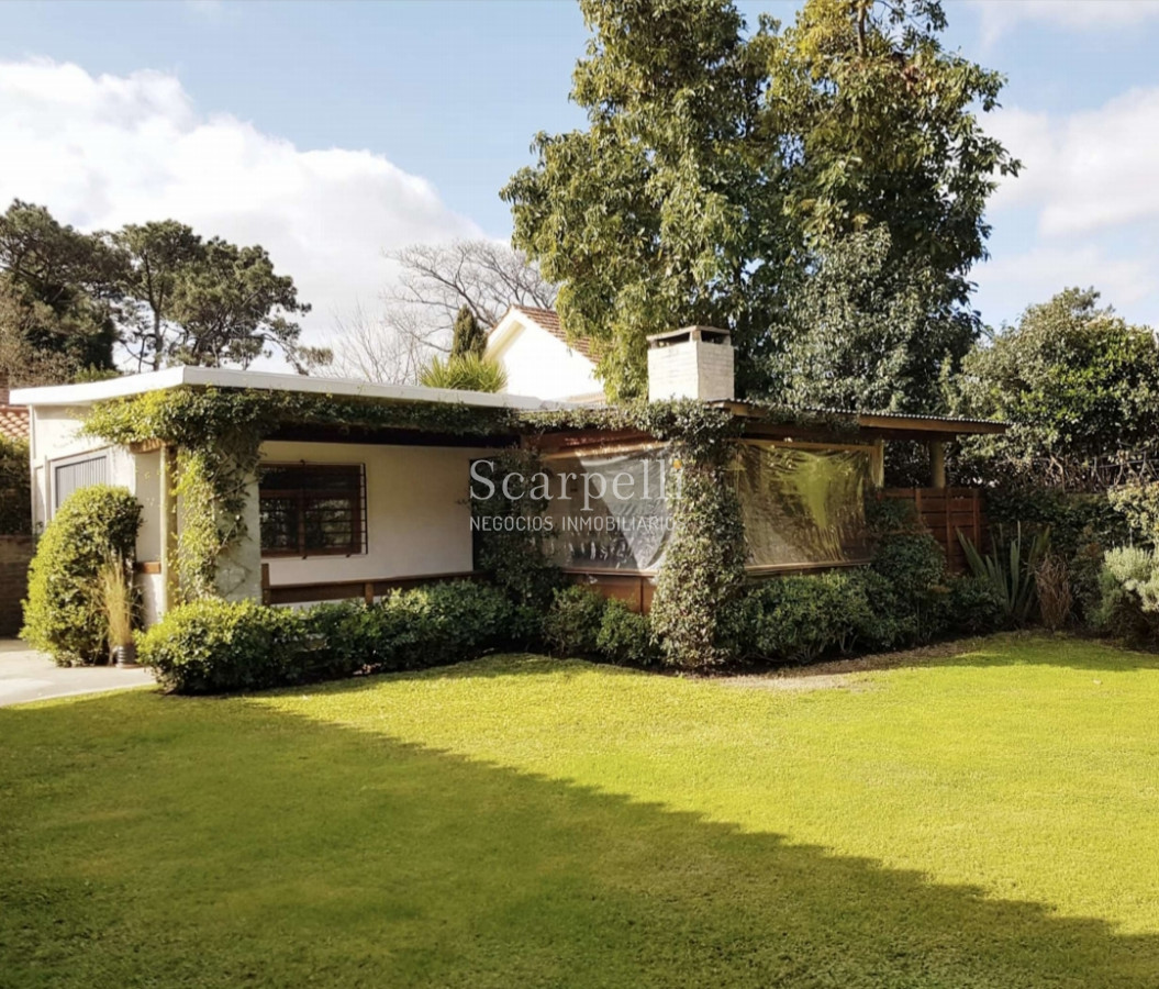 Casa ID.11464 - Precioso Chalet 1 planta Zona Colegios a mts de Av. Italia y toda la locomoción. Inmejorable entorno