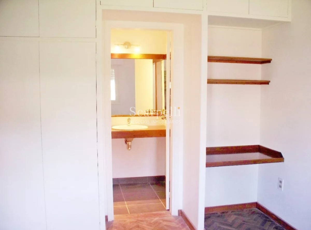 Casa ID.11464 - Precioso Chalet 1 planta Zona Colegios a mts de Av. Italia y toda la locomoción. Inmejorable entorno