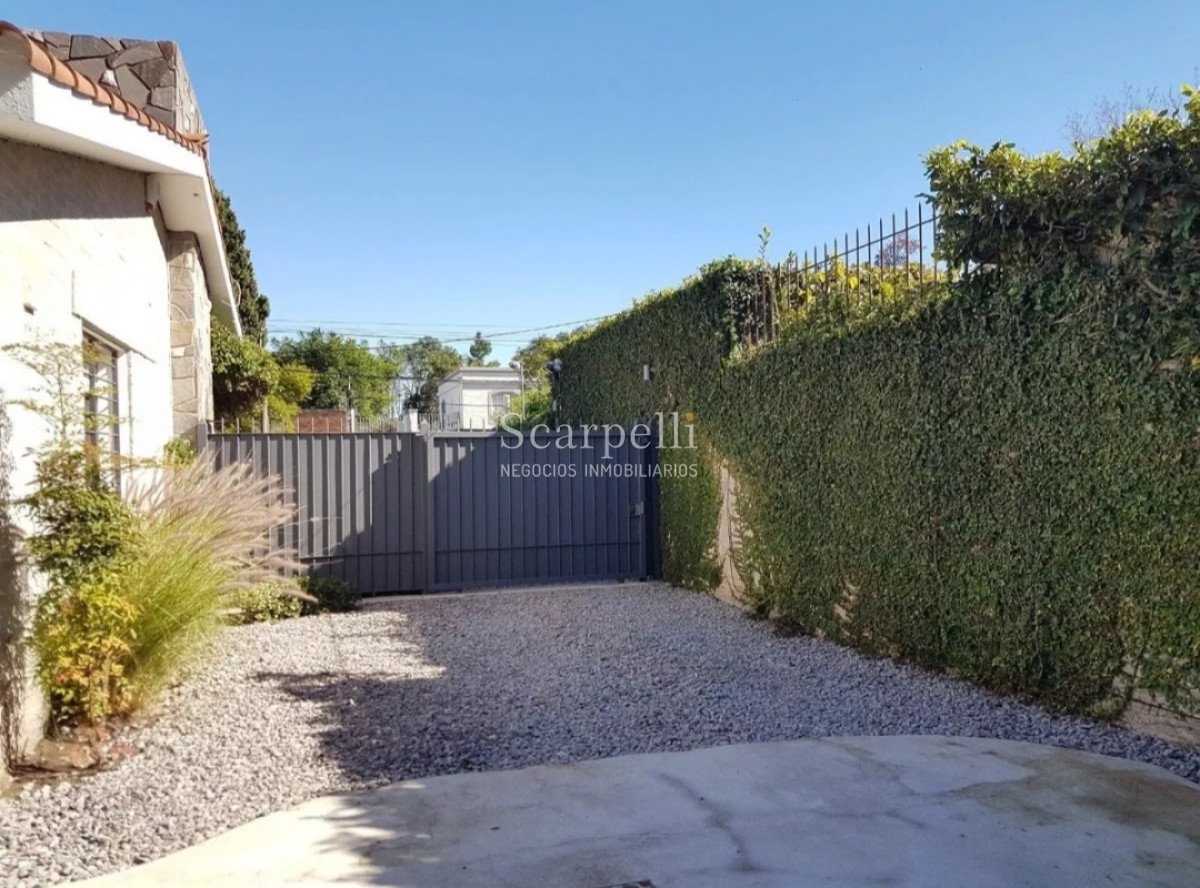 Casa ID.11464 - Precioso Chalet 1 planta Zona Colegios a mts de Av. Italia y toda la locomoción. Inmejorable entorno