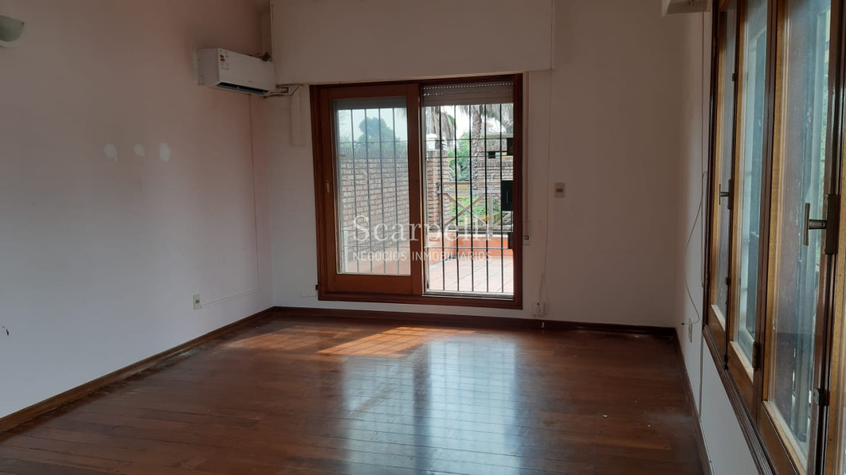 Casa ID.12210 - Imponente chalet con más de 500 m2 edificados con implacable seguridad y luminosidad. Ideal Instituto o Residencial