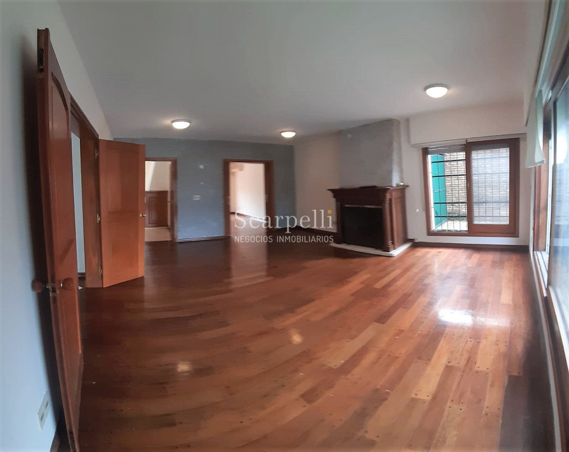 Casa ID.12210 - Imponente chalet con más de 500 m2 edificados con implacable seguridad y luminosidad. Ideal Instituto o Residencial