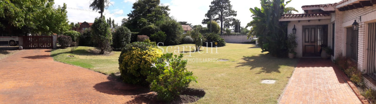 Casa ID.12404 - Importante Casa sobre Alberdi Ideal Empresas o Residencial