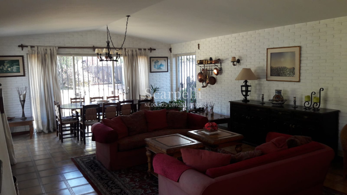 Casa ID.12404 - Importante Casa sobre Alberdi Ideal Empresas o Residencial