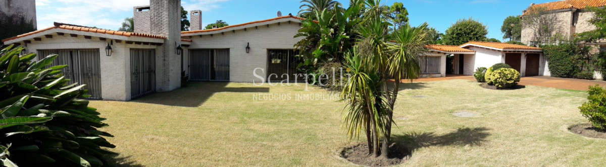 Casa ID.12404 - Importante Casa sobre Alberdi Ideal Empresas o Residencial