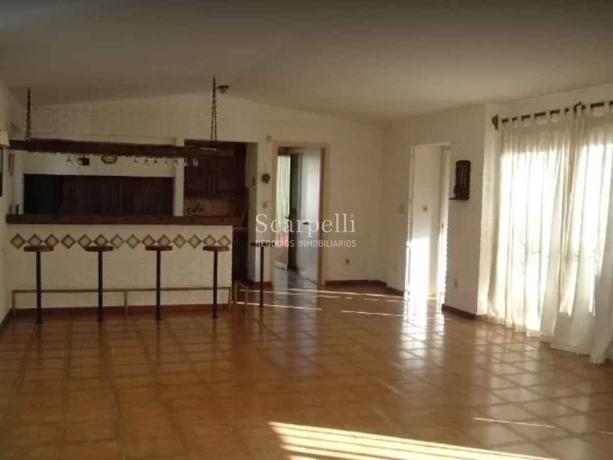 Casa ID.12404 - Importante Casa sobre Alberdi Ideal Empresas o Residencial