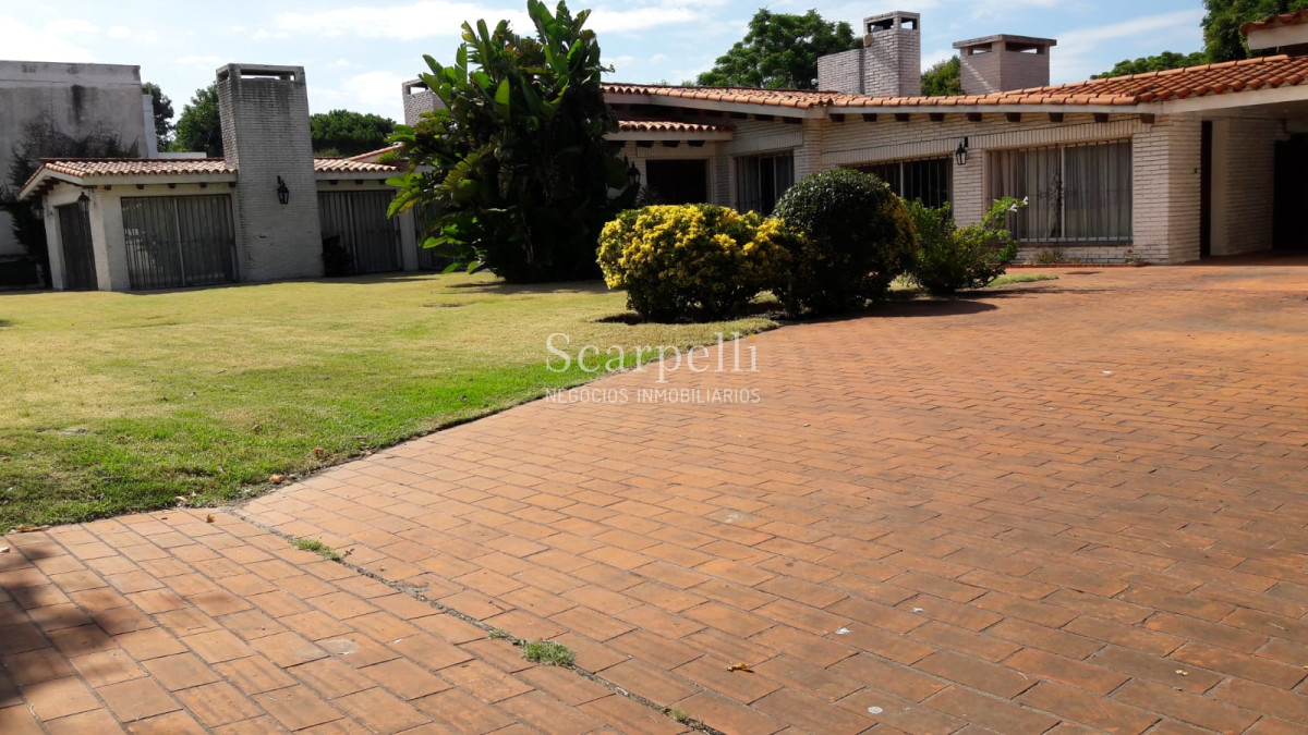 Casa ID.12404 - Importante Casa sobre Alberdi Ideal Empresas o Residencial