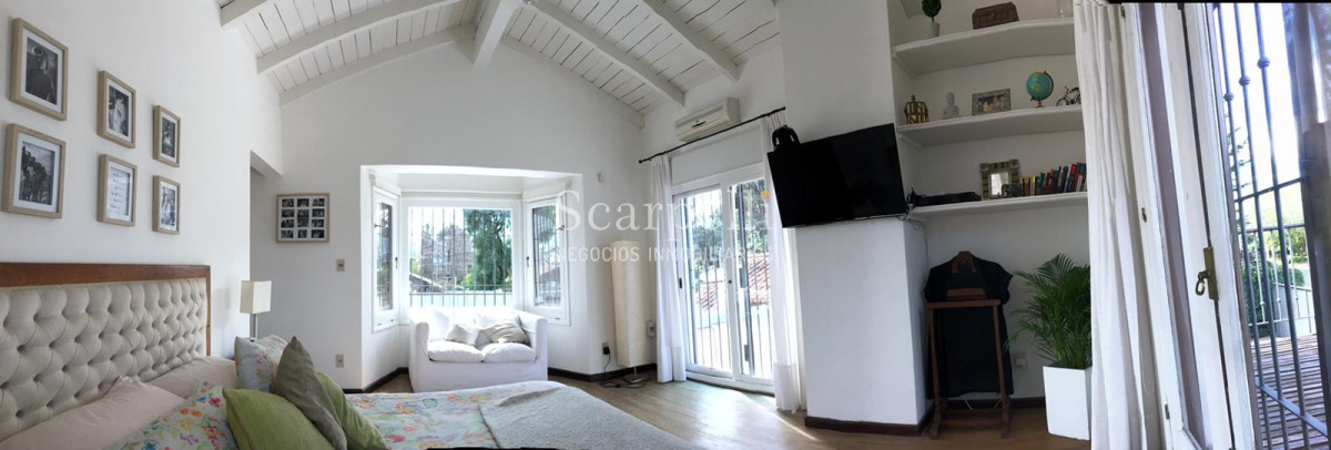 Casa ID.12430 - Importante residencia en Parque Miramar Estilo Colonial con hermoso parquizado Piscina y Barbacoa