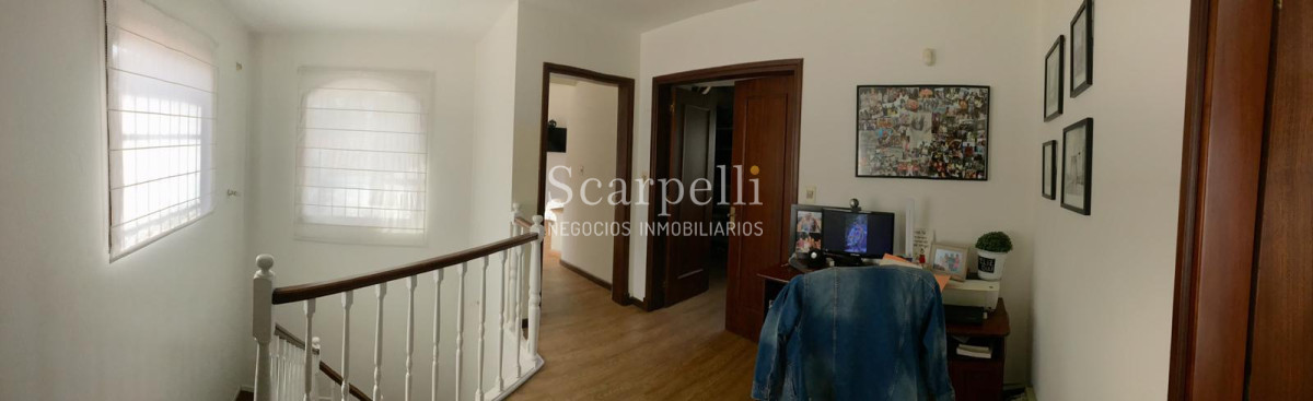 Casa ID.12430 - Importante residencia en Parque Miramar Estilo Colonial con hermoso parquizado Piscina y Barbacoa
