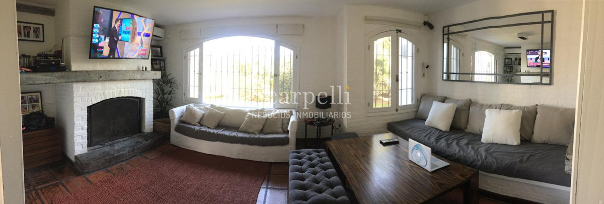 Casa ID.12430 - Importante residencia en Parque Miramar Estilo Colonial con hermoso parquizado Piscina y Barbacoa