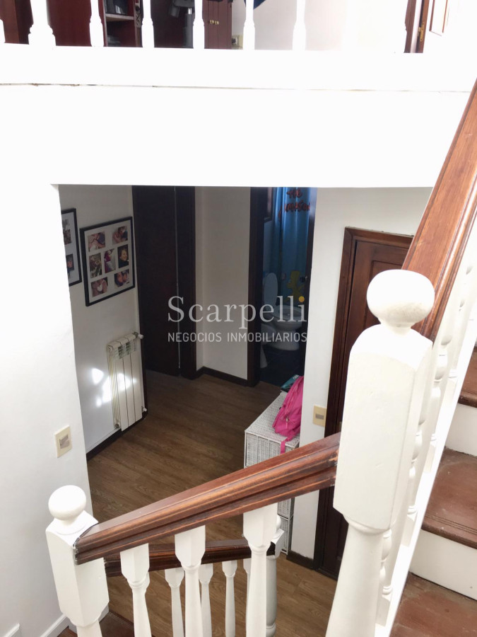 Casa ID.12430 - Importante residencia en Parque Miramar Estilo Colonial con hermoso parquizado Piscina y Barbacoa
