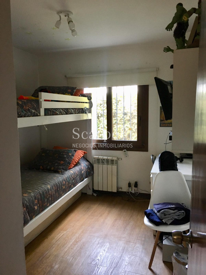 Casa ID.12430 - Importante residencia en Parque Miramar Estilo Colonial con hermoso parquizado Piscina y Barbacoa