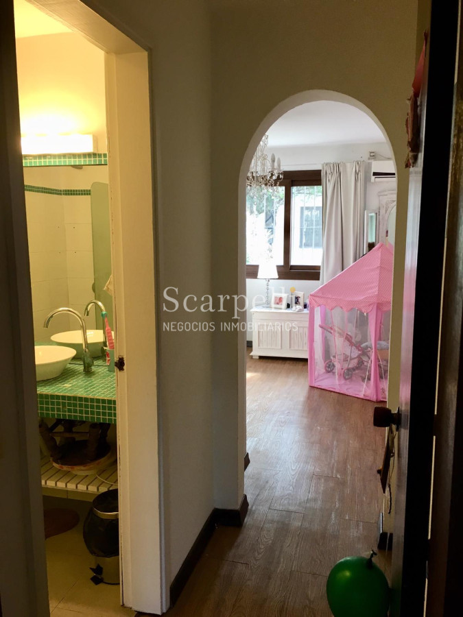 Casa ID.12430 - Importante residencia en Parque Miramar Estilo Colonial con hermoso parquizado Piscina y Barbacoa