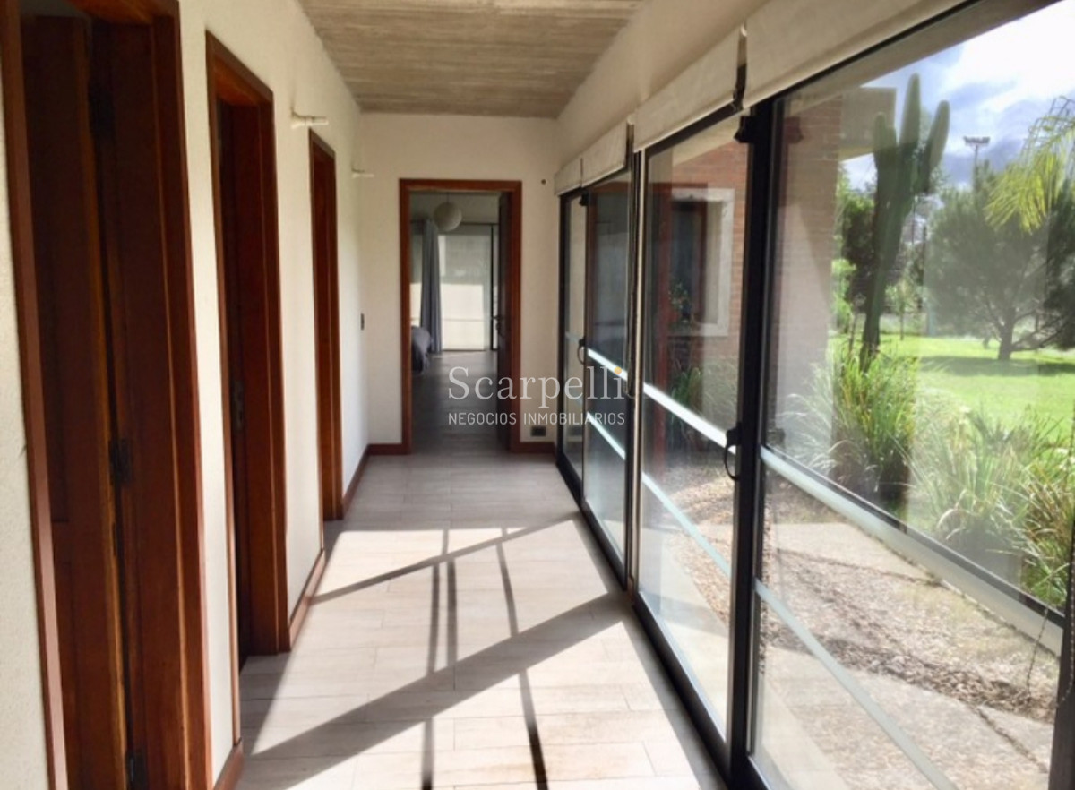 Casa ID.12487 - Sólida Construcción tradicional en Excelente Barrio Privado de Punta del Este con estupendo parquizado