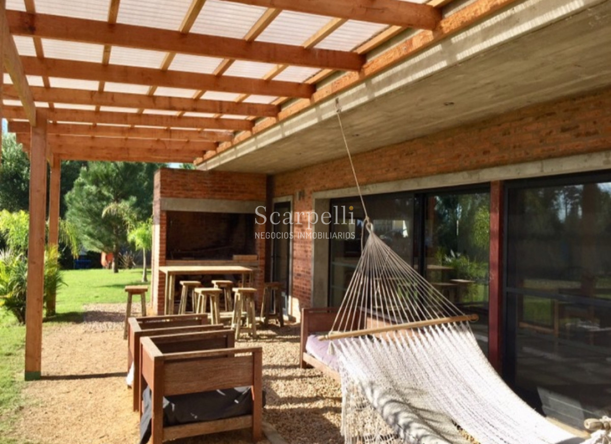 Casa ID.12487 - Sólida Construcción tradicional en Excelente Barrio Privado de Punta del Este con estupendo parquizado