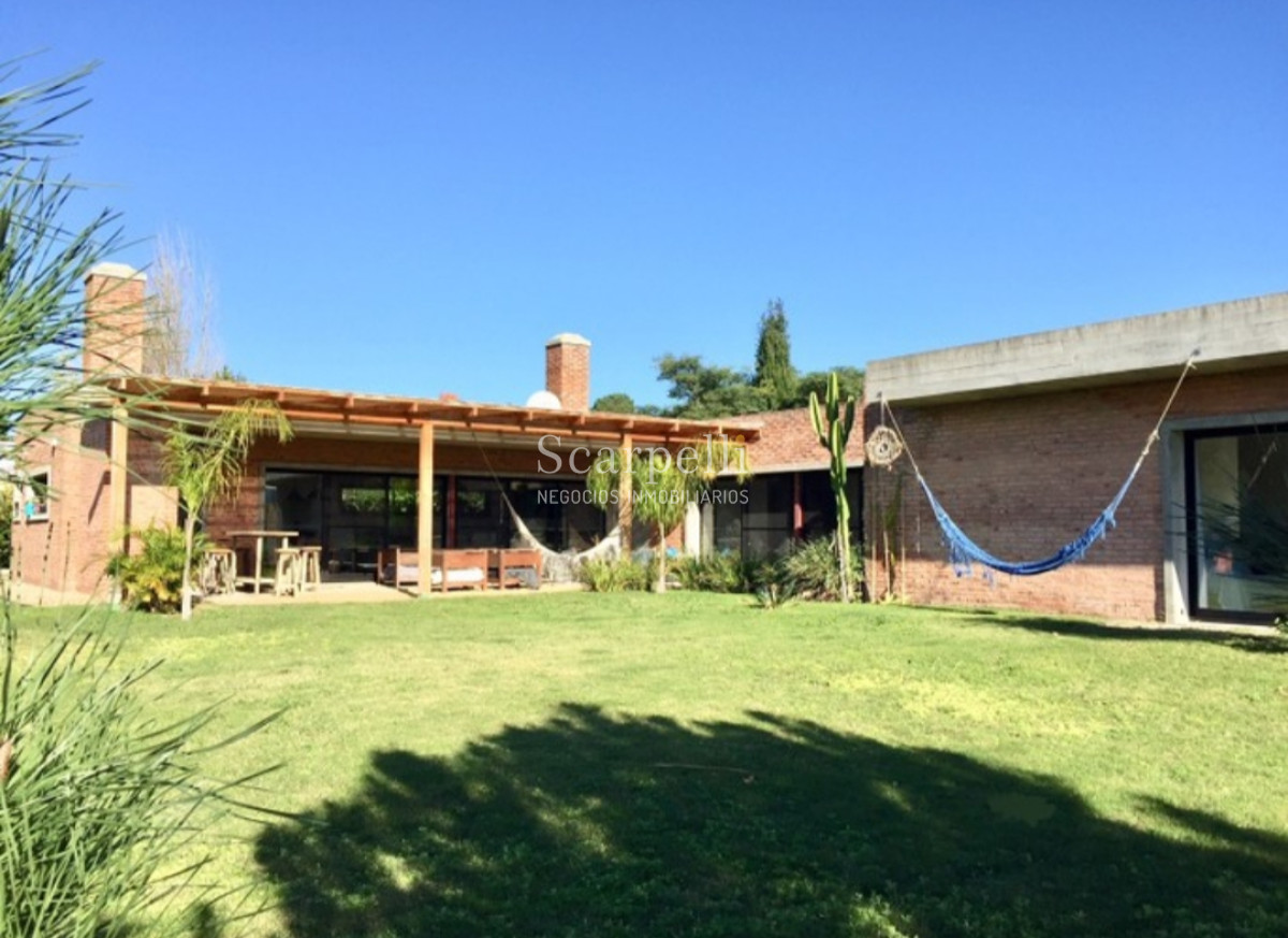 Casa ID.12487 - Sólida Construcción tradicional en Excelente Barrio Privado de Punta del Este con estupendo parquizado
