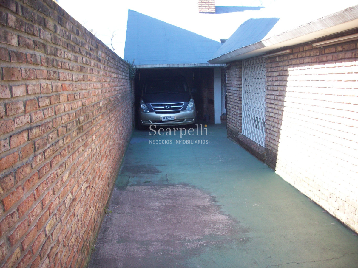 Casa ID.12510 - Terreno exclusivo en Malvín con 30 mts de frente proximo a la Rambla y al Parque Baroffio.-