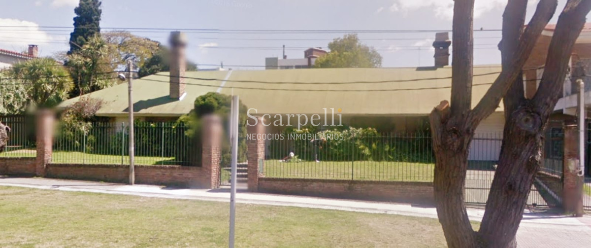 Casa ID.12510 - Terreno exclusivo en Malvín con 30 mts de frente proximo a la Rambla y al Parque Baroffio.-