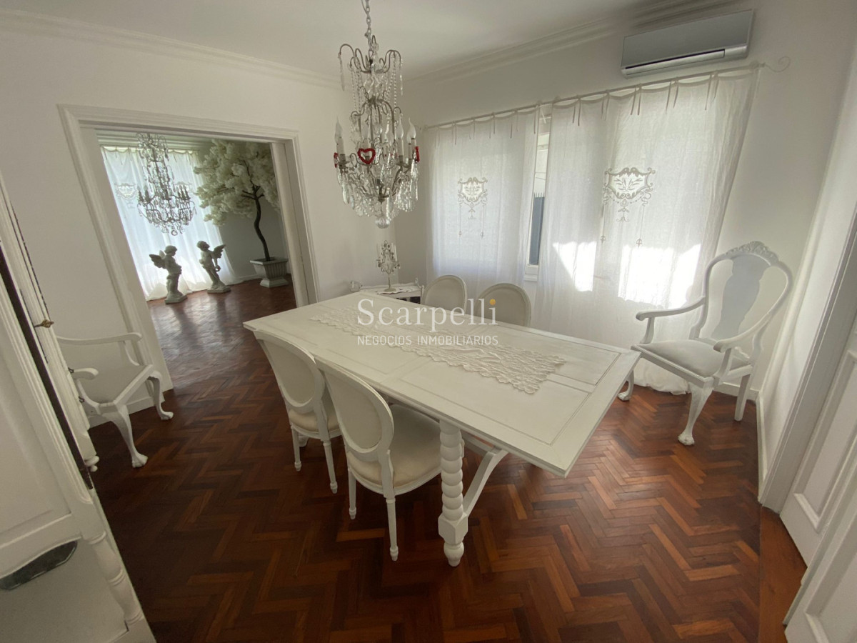 Casa ID.50639 - CARRASCO DE ESTILIO CANADÁ PROX. PLAZA THAYS 4 DORMITORIOS 4 BAÑOS