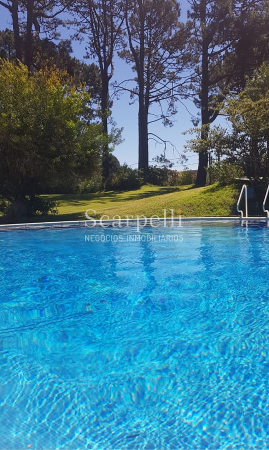 Casa ID.13445 - Complejo de 8 Casas en Parque Cerrado de 10.000 m2 con Piscinas, Canchas varias, parrillero individual y 4 dormitorios.-