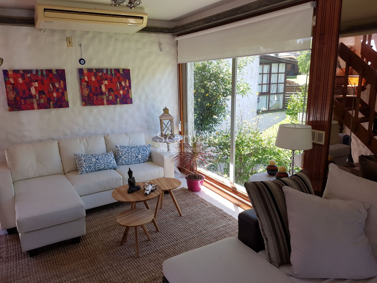 Casa ID.13445 - Complejo de 8 Casas en Parque Cerrado de 10.000 m2 con Piscinas, Canchas varias, parrillero individual y 4 dormitorios.-