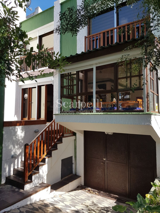 Casa ID.13445 - Complejo de 8 Casas en Parque Cerrado de 10.000 m2 con Piscinas, Canchas varias, parrillero individual y 4 dormitorios.-
