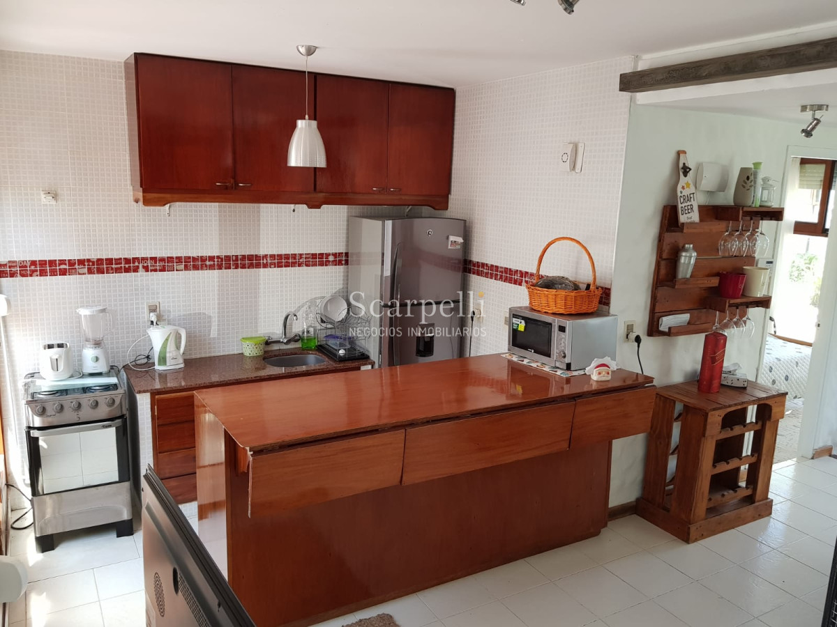 Casa ID.13445 - Complejo de 8 Casas en Parque Cerrado de 10.000 m2 con Piscinas, Canchas varias, parrillero individual y 4 dormitorios.-