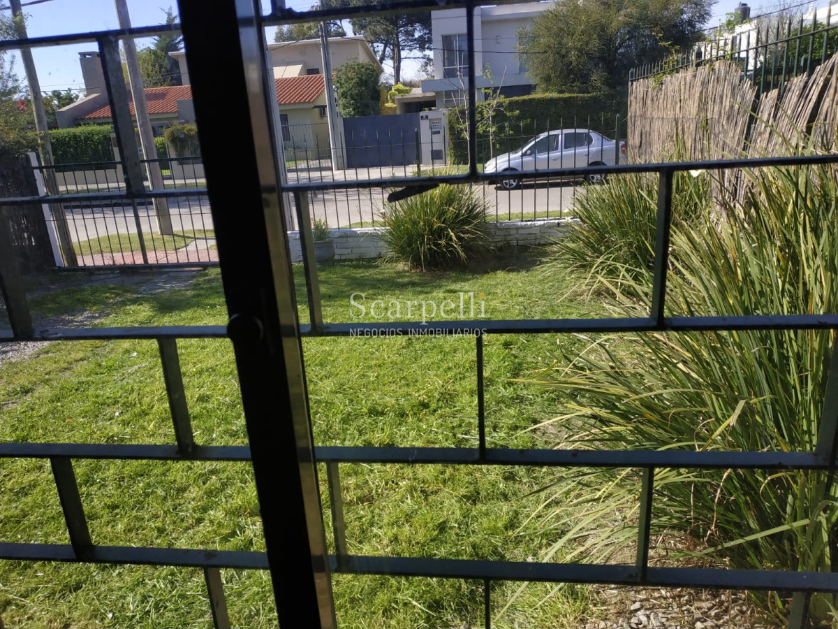 Casa ID.13574 - Prolijo Duplex Proximo Arocena con Escritorio o 4to. Dormitorio y Fondo Verde con Parrillero