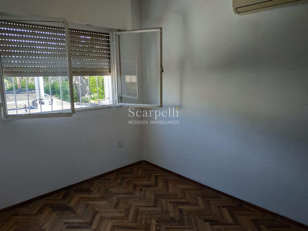 Casa ID.13574 - Prolijo Duplex Proximo Arocena con Escritorio o 4to. Dormitorio y Fondo Verde con Parrillero