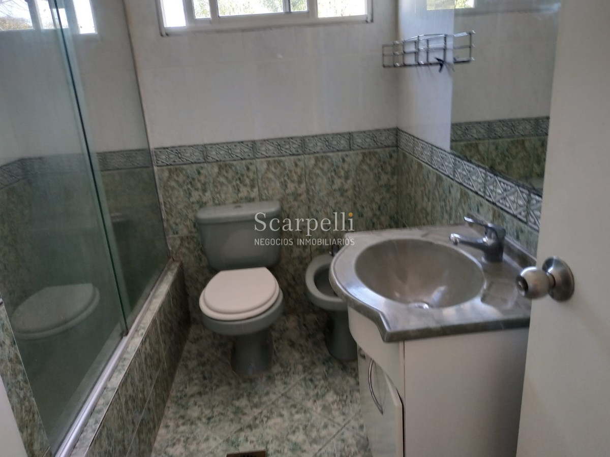 Casa ID.13574 - Prolijo Duplex Proximo Arocena con Escritorio o 4to. Dormitorio y Fondo Verde con Parrillero