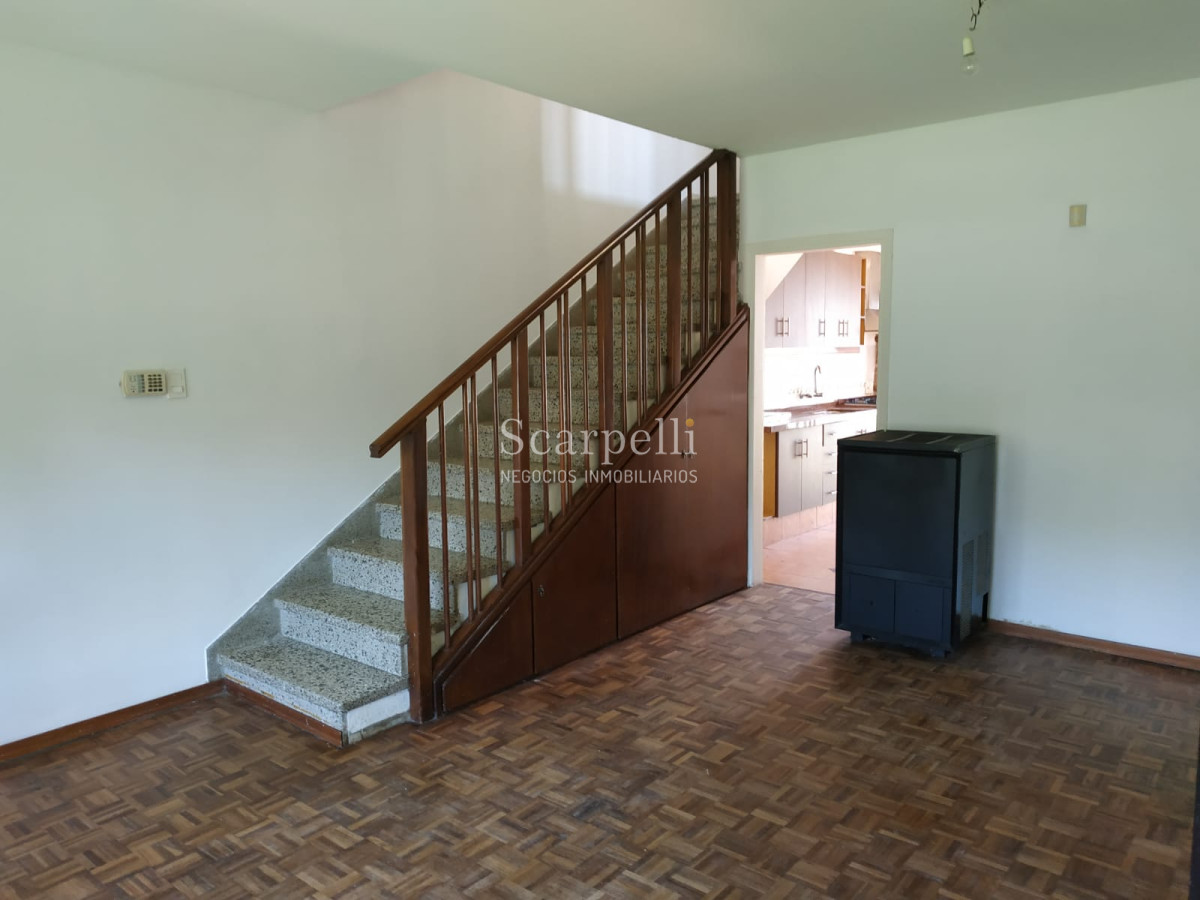 Casa ID.13574 - Prolijo Duplex Proximo Arocena con Escritorio o 4to. Dormitorio y Fondo Verde con Parrillero