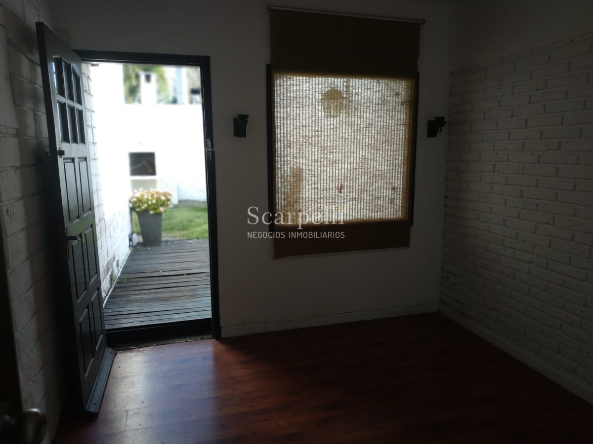 Casa ID.13574 - Prolijo Duplex Proximo Arocena con Escritorio o 4to. Dormitorio y Fondo Verde con Parrillero