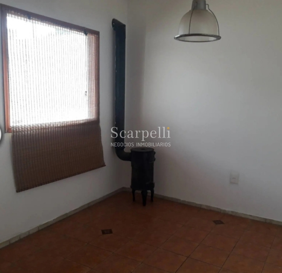 Casa ID.13574 - Prolijo Duplex Proximo Arocena con Escritorio o 4to. Dormitorio y Fondo Verde con Parrillero